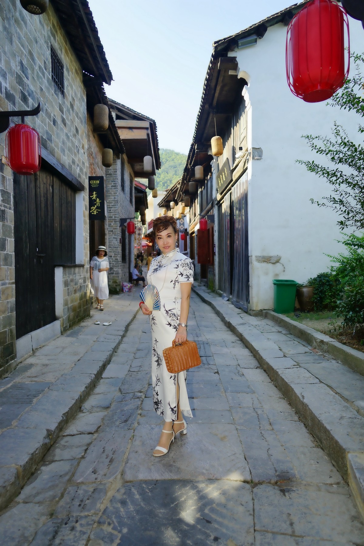 古镇羊楼洞休闲游的美女！