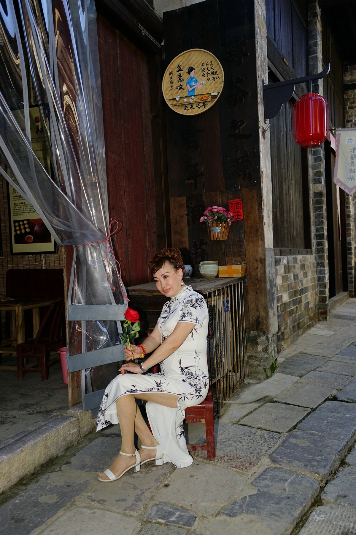 古镇羊楼洞休闲游的美女！