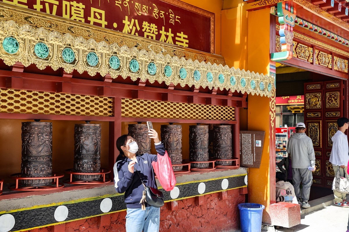 香格里拉噶丹--松赞林寺4