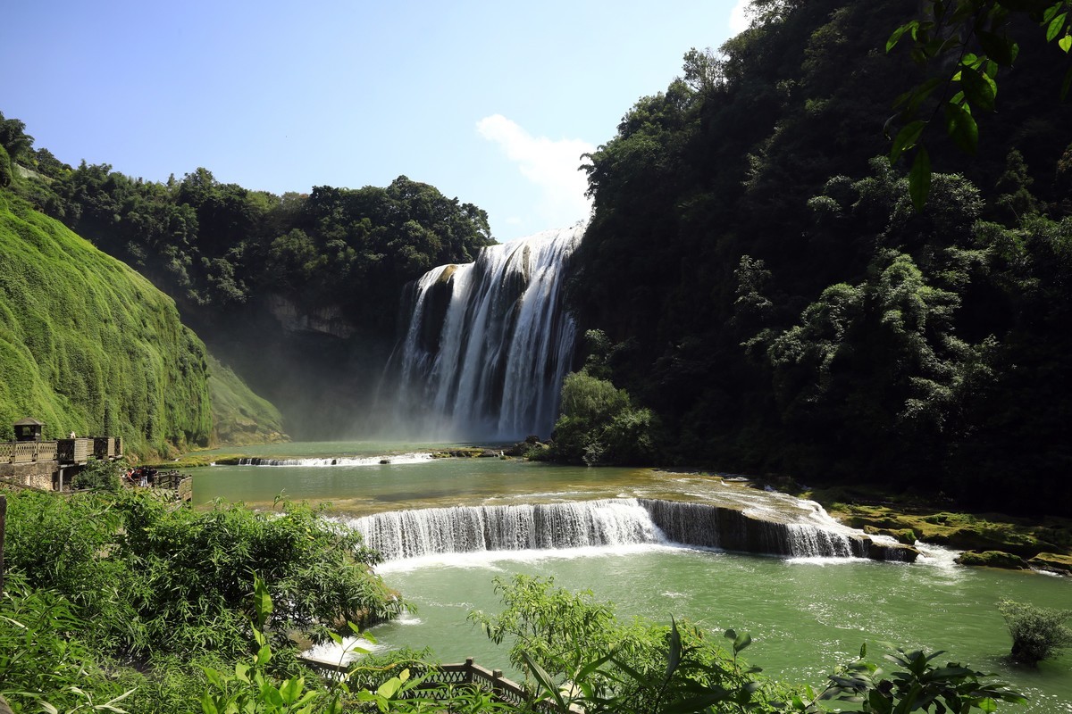 正午时分的黄果树瀑布