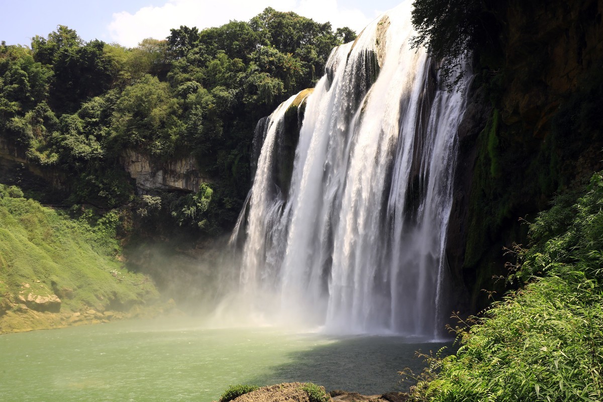 正午时分的黄果树瀑布