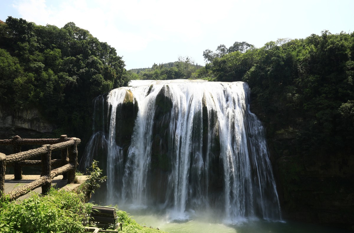 正午时分的黄果树瀑布