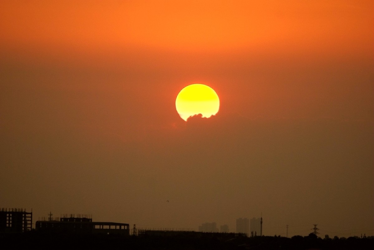 索尼A77相机+索尼70-300mm f/4.5-5.6 G SSM II镜头拍晚霞