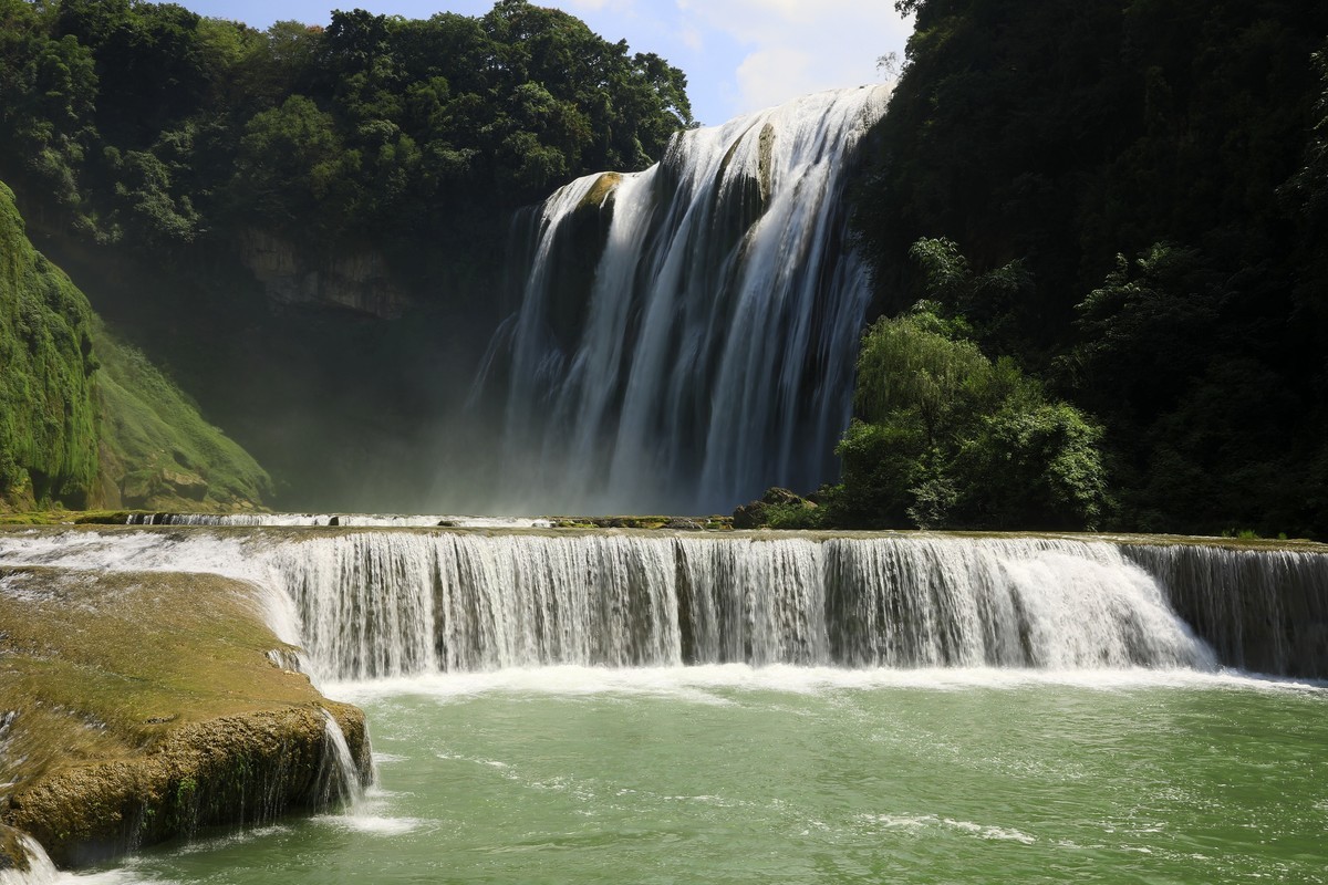 正午时分的黄果树瀑布
