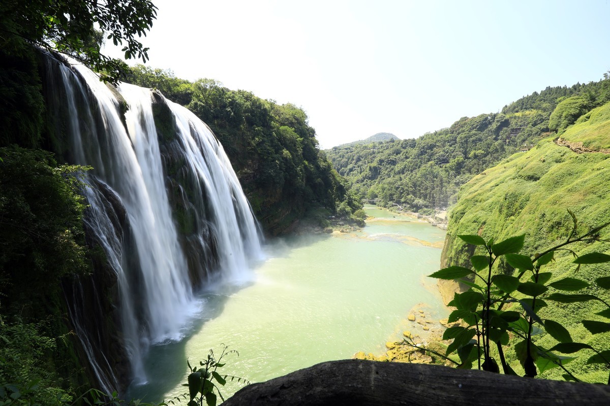 正午时分的黄果树瀑布