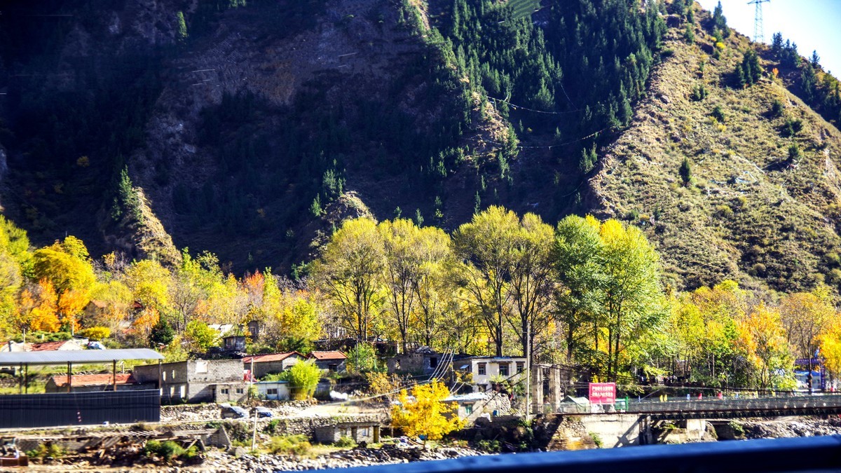 金秋川西行摄【21】黑水至金川