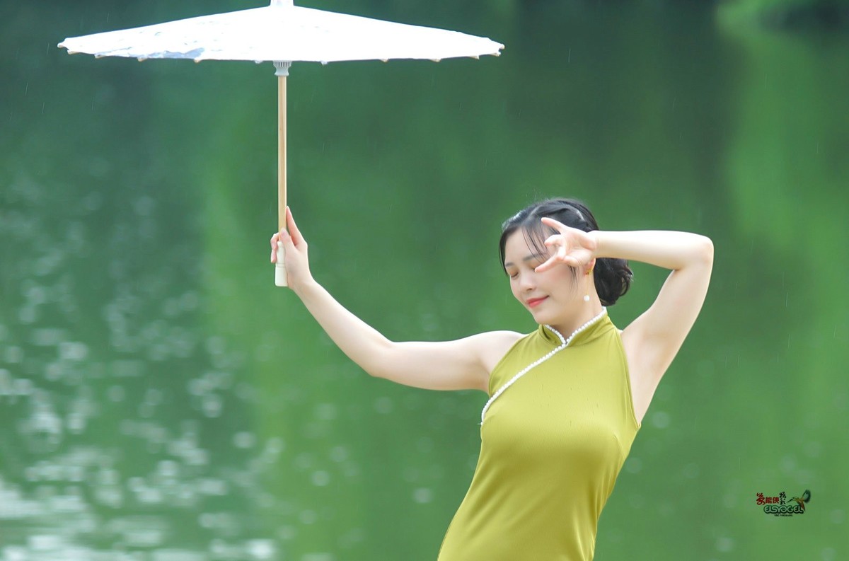 【旗艺韵律】-- 佳佳