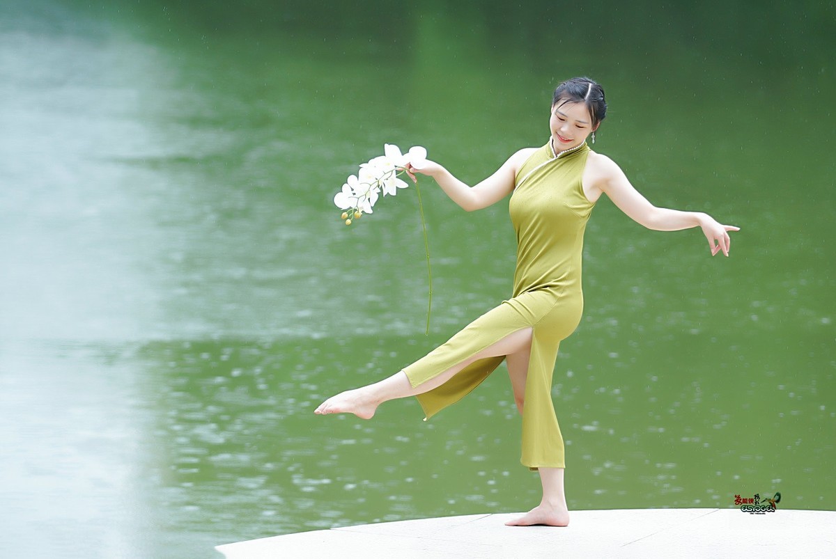 【旗艺韵律】-- 佳佳