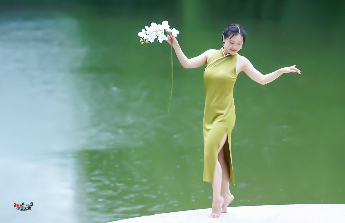 【旗艺韵律】-- 佳佳