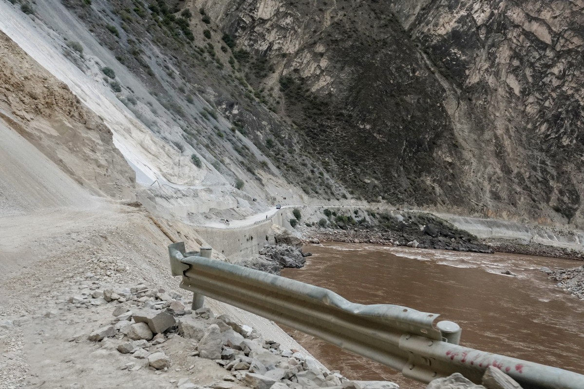 西行散记——察瓦龙至丙中洛公路2---大流沙