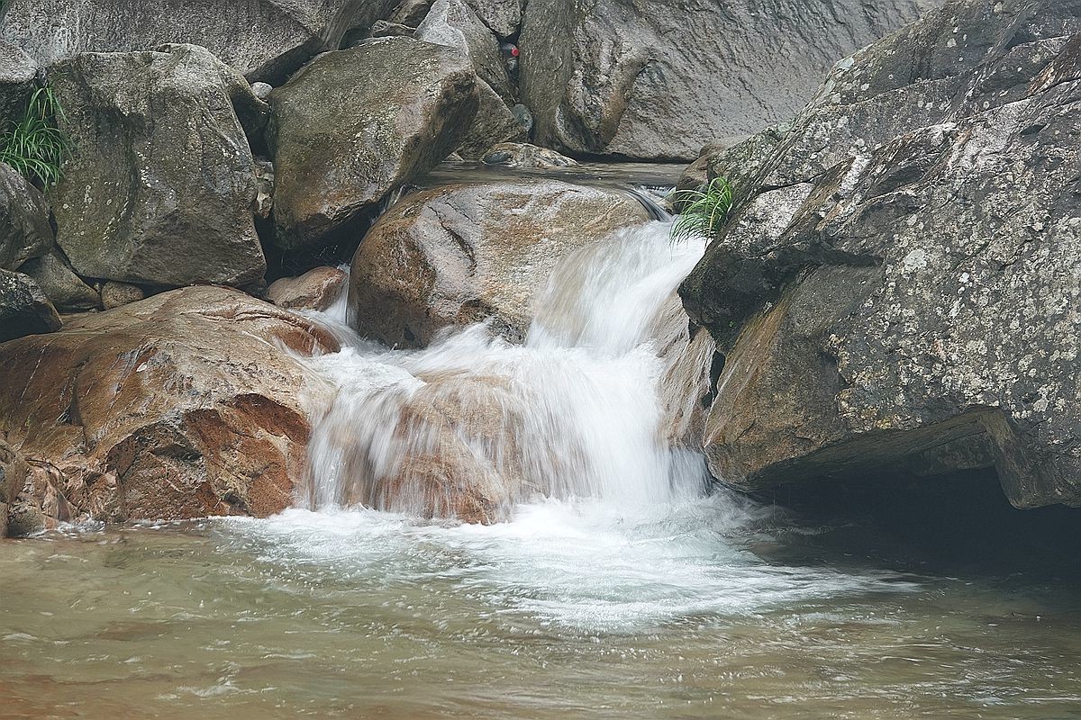 大别山雨中景色（2）