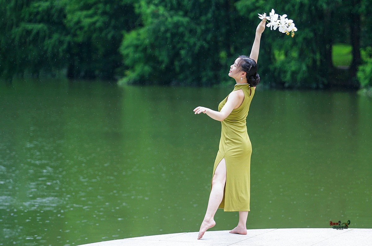 【旗艺韵律】-- 佳佳