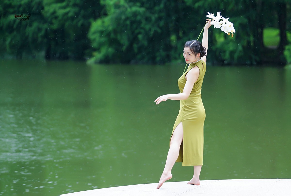 【旗艺韵律】-- 佳佳