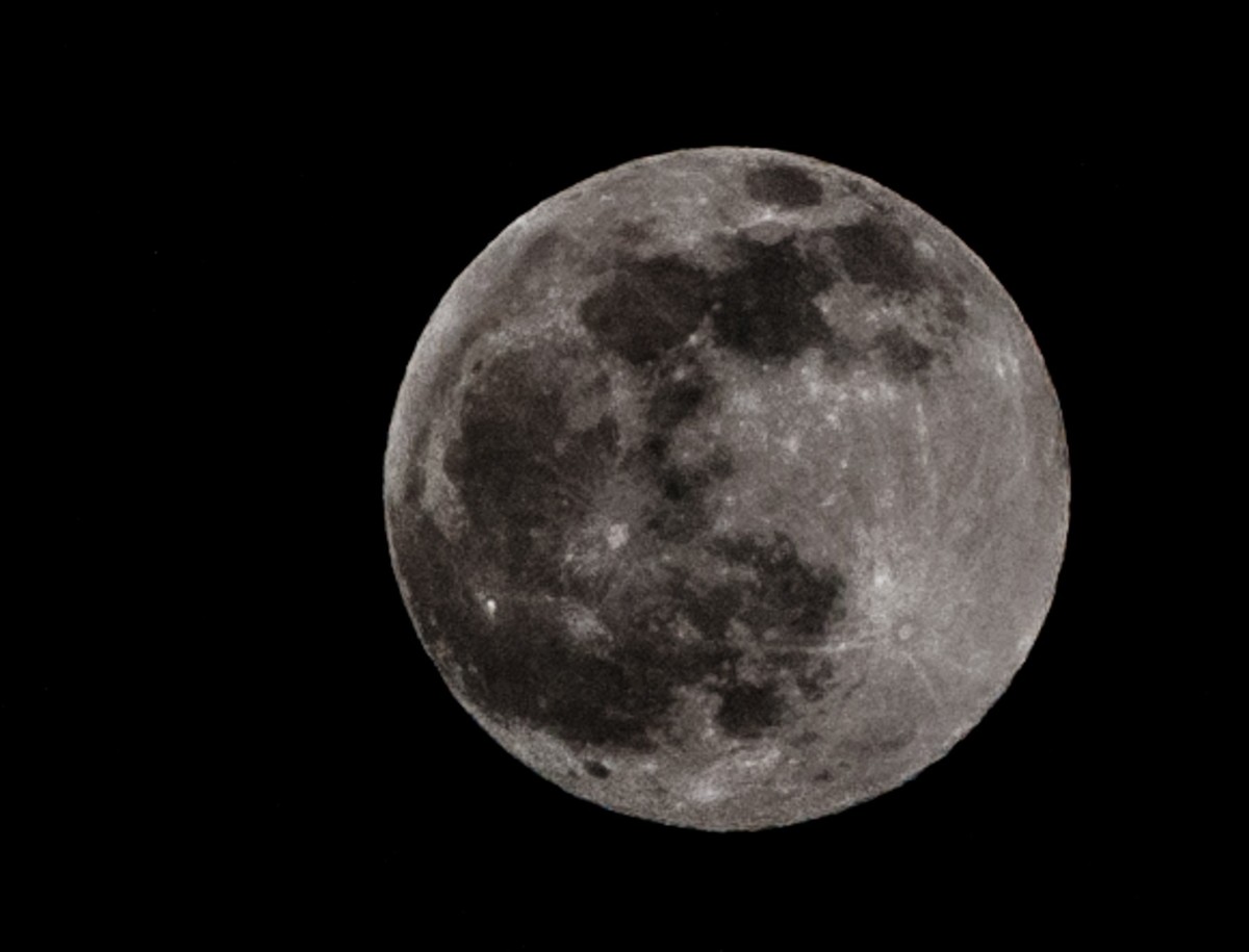 “海上生明月，天涯共此时”——祝师友中秋快乐，顺利安康！！