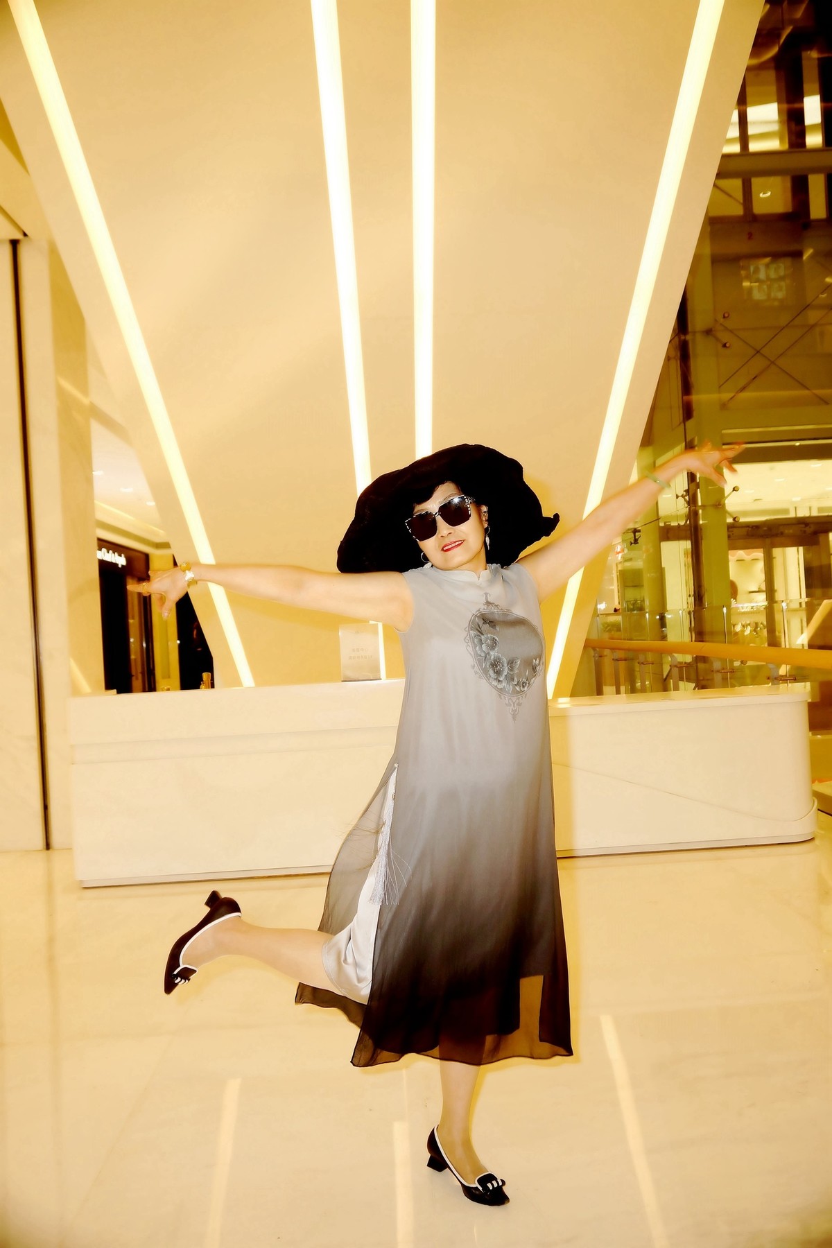 室内环境人像---K11商场休闲美女！