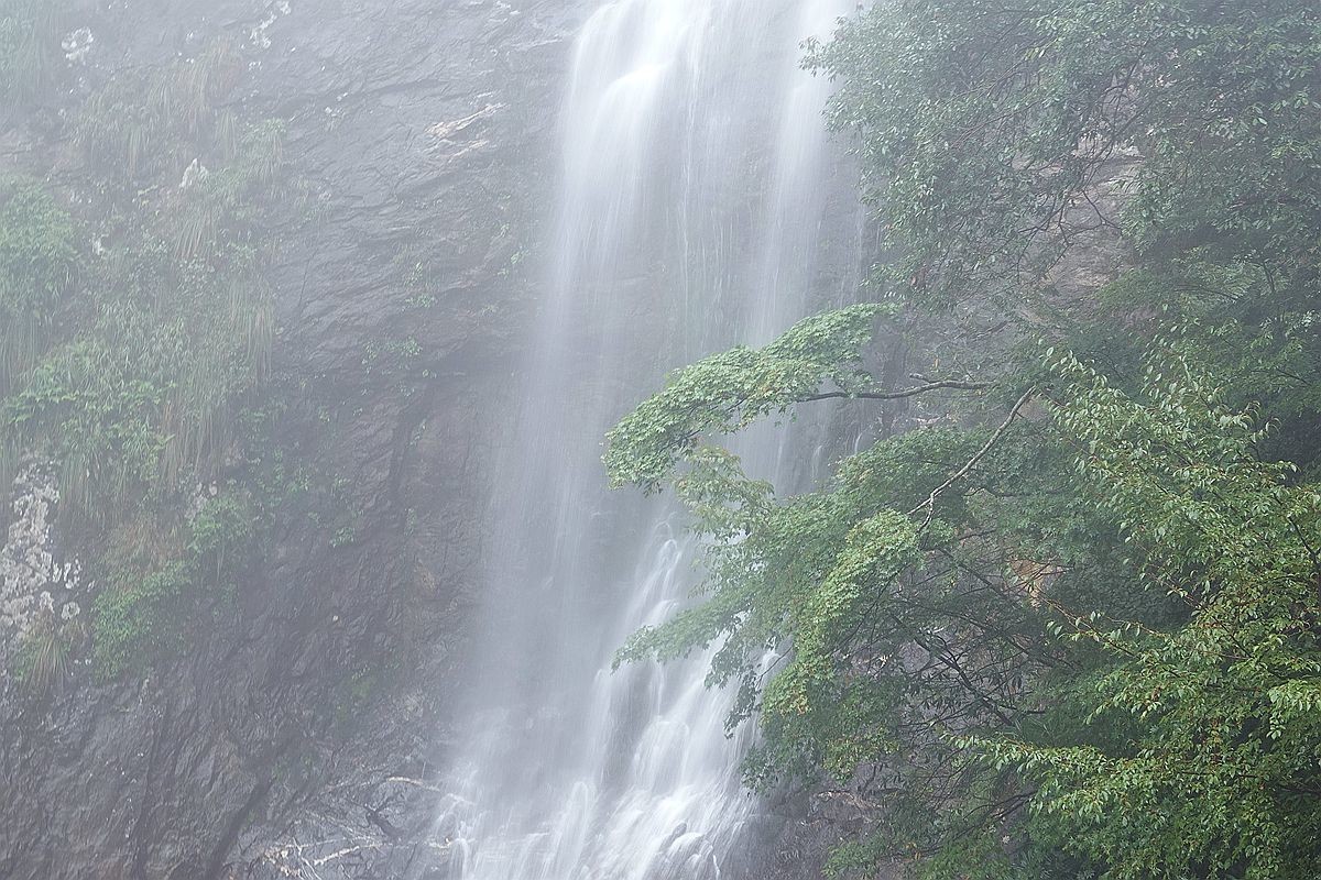 大别山雨中景色（2）