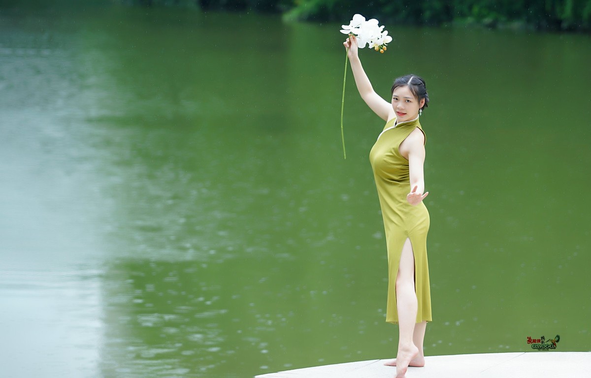 【旗艺韵律】-- 佳佳