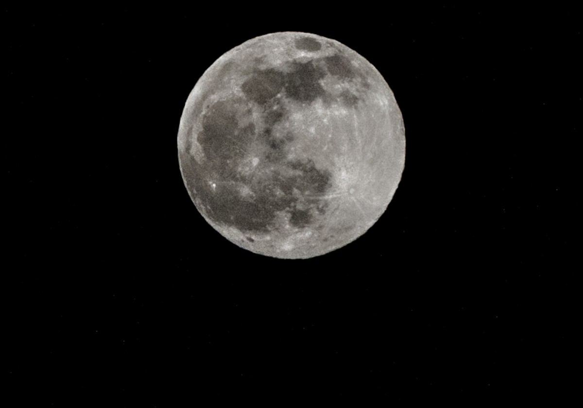 “海上生明月，天涯共此时”——祝师友中秋快乐，顺利安康！！