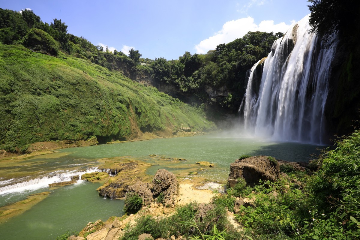 正午时分的黄果树瀑布