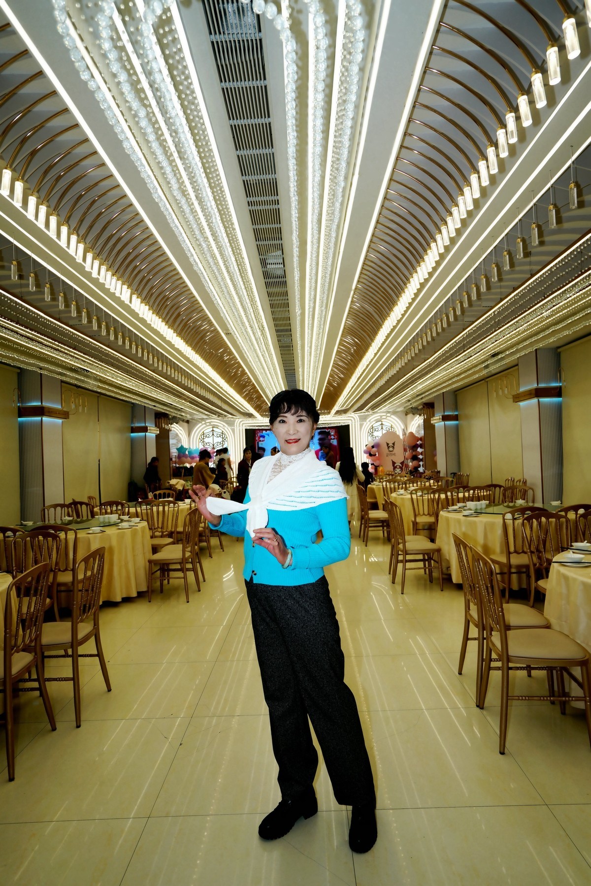 室内环境人像---周年庆典上的美女！