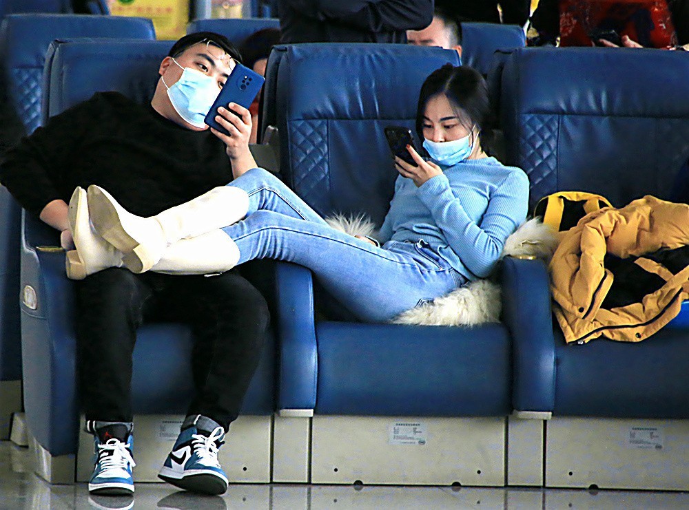 《不老松：忆海南游记》（03）济南机场候机大厅候机人！