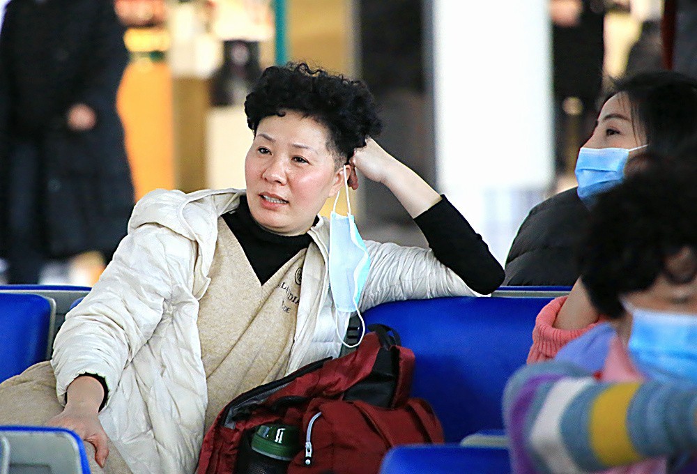 《不老松：忆海南游记》（03）济南机场候机大厅候机人！