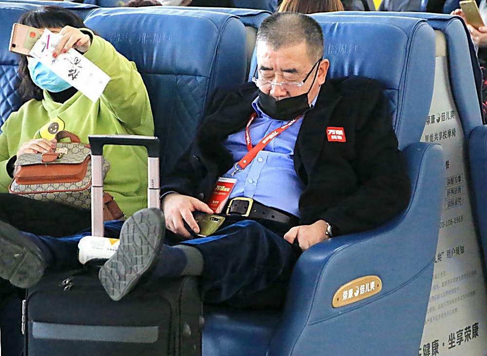 《不老松：忆海南游记》（03）济南机场候机大厅候机人！