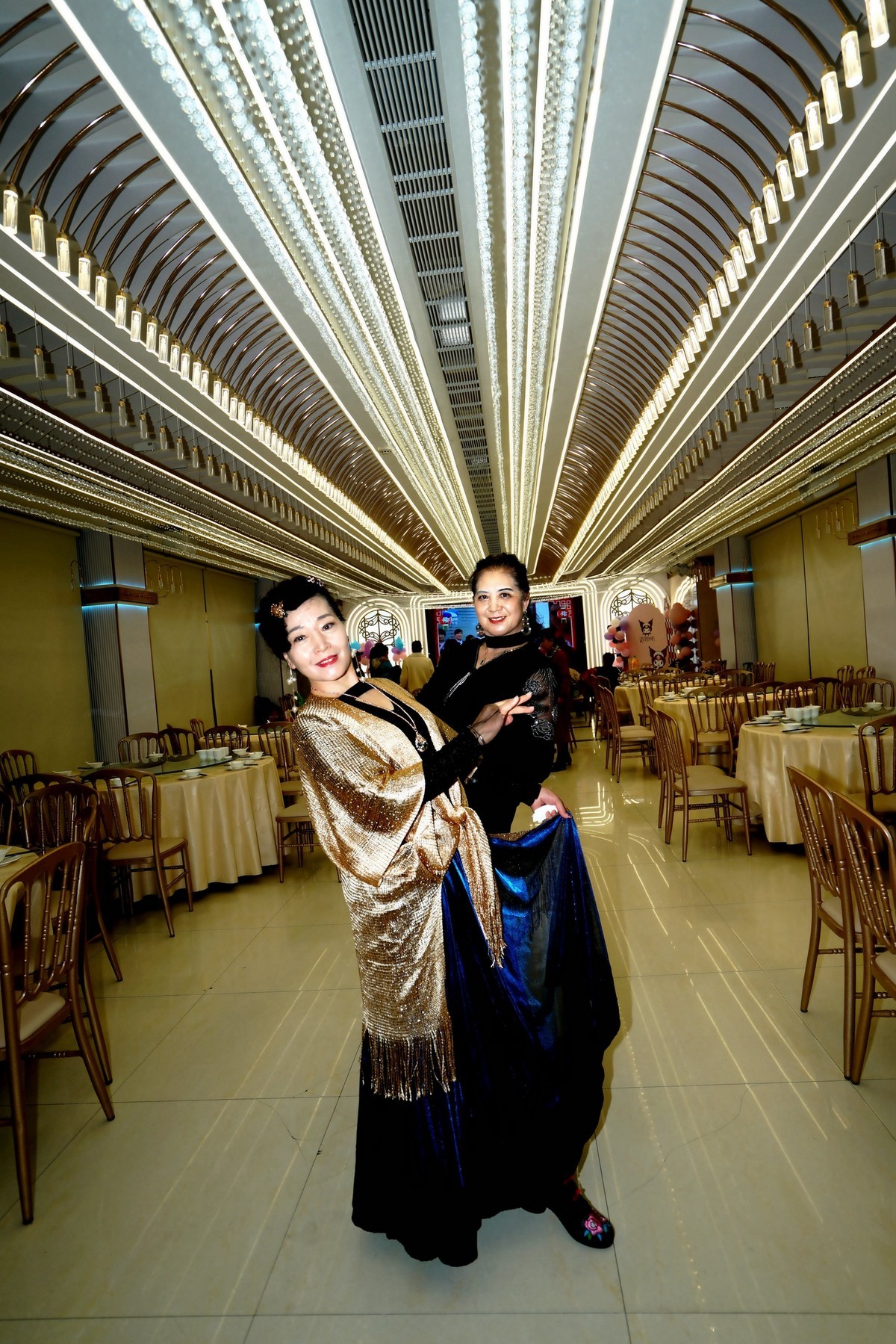 室内环境人像---周年庆典上的美女！