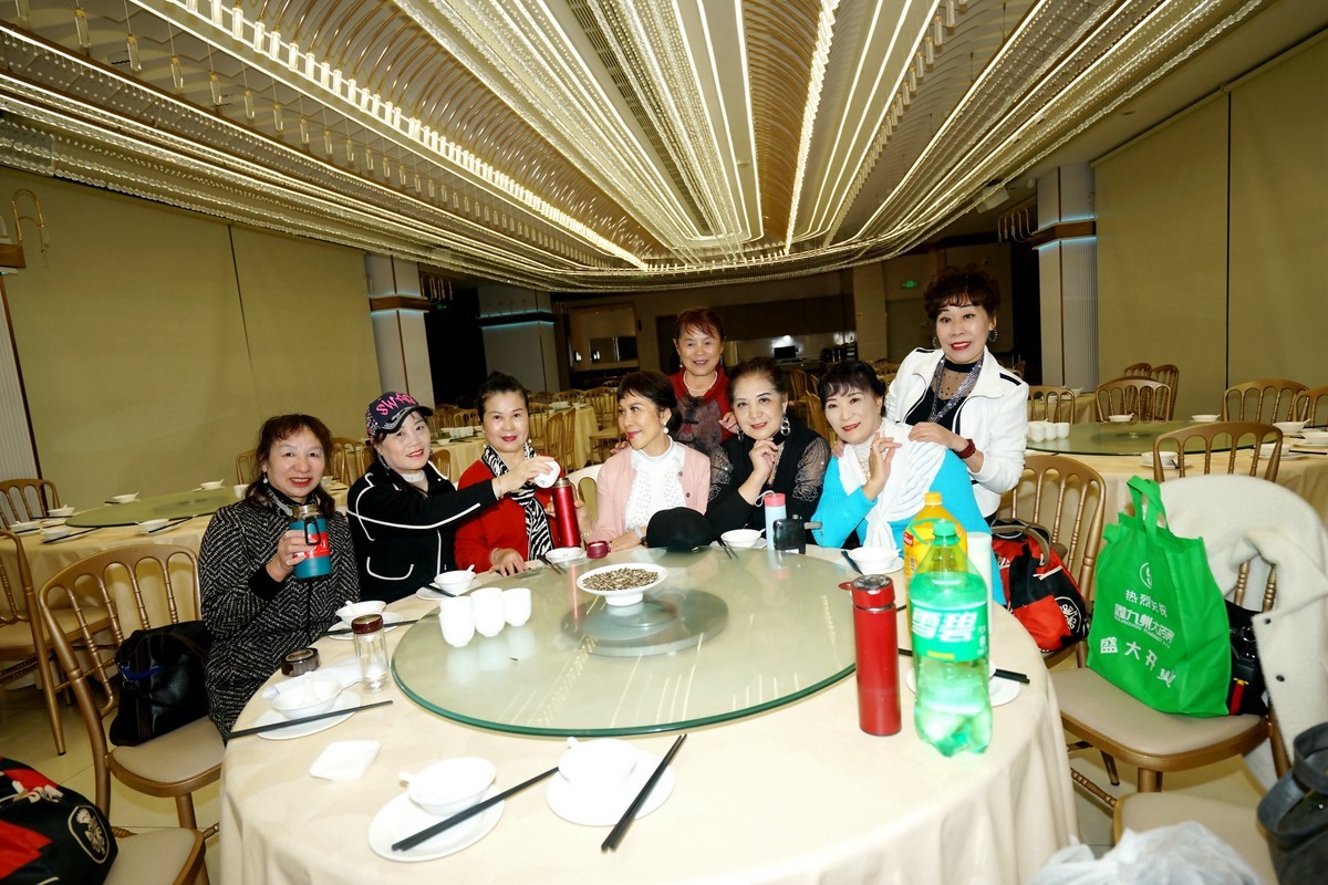 室内环境人像---周年庆典上的美女！