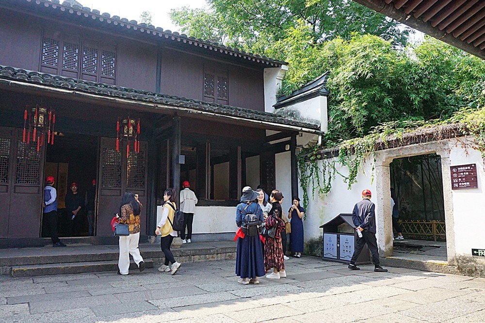 绍兴 鲁迅故里 — 三味书屋和百草园（二）