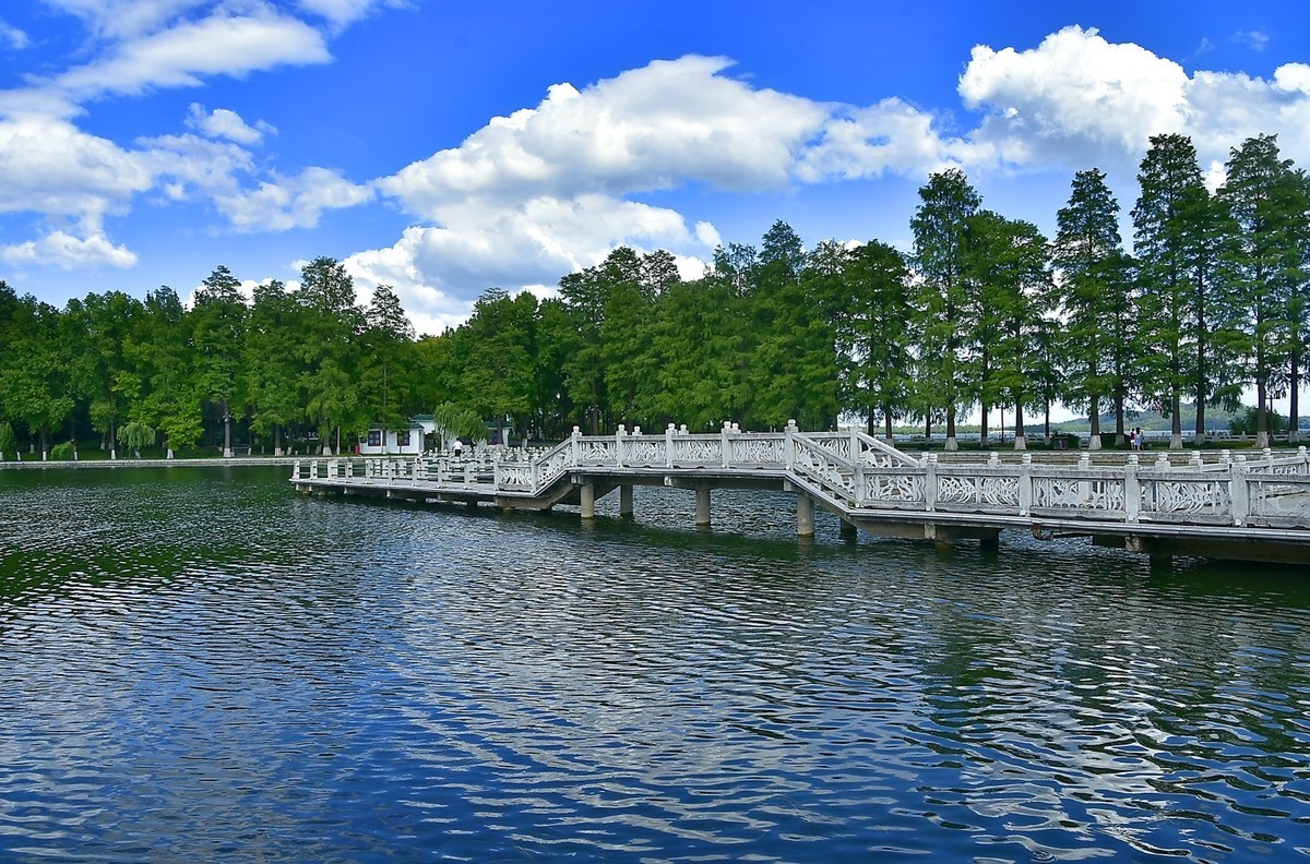 东湖风光   云卷云舒