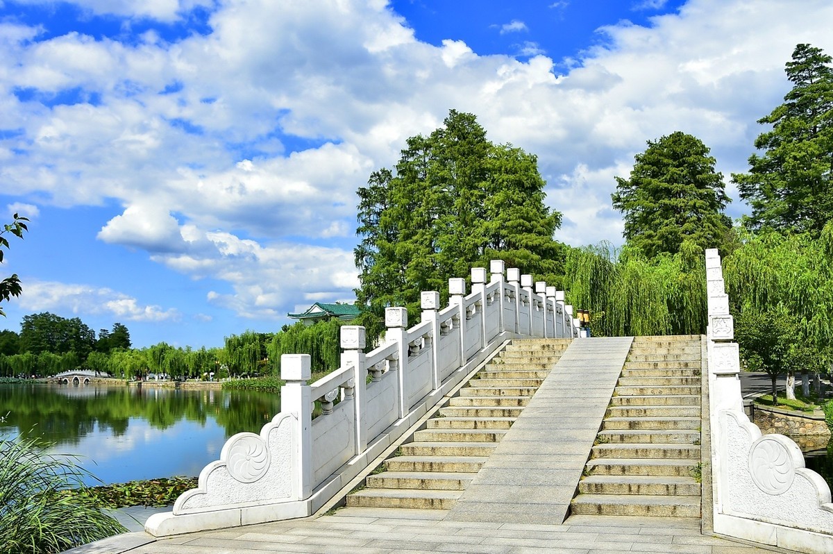 东湖风光   云卷云舒