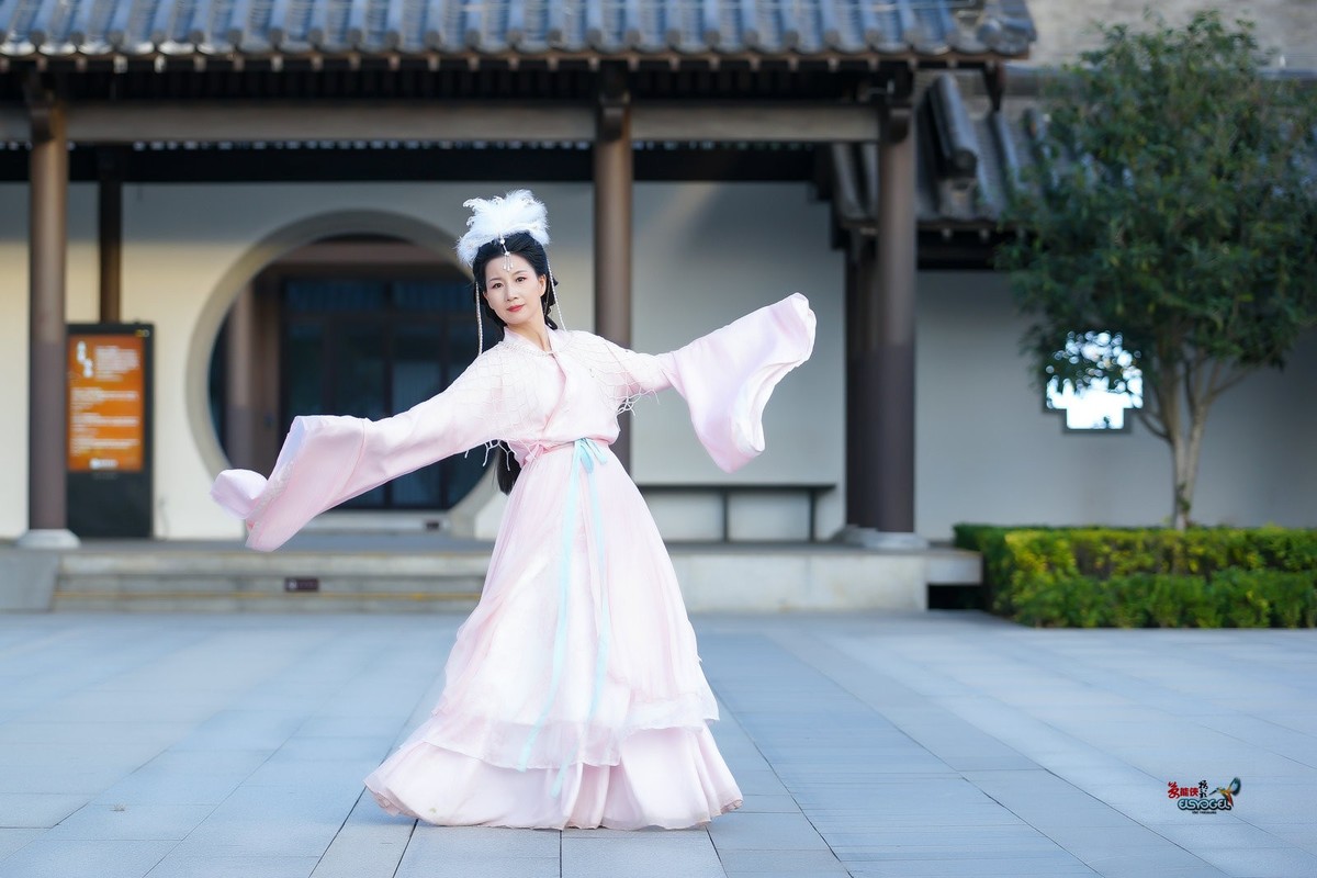 【城楼倩影】---婉灵