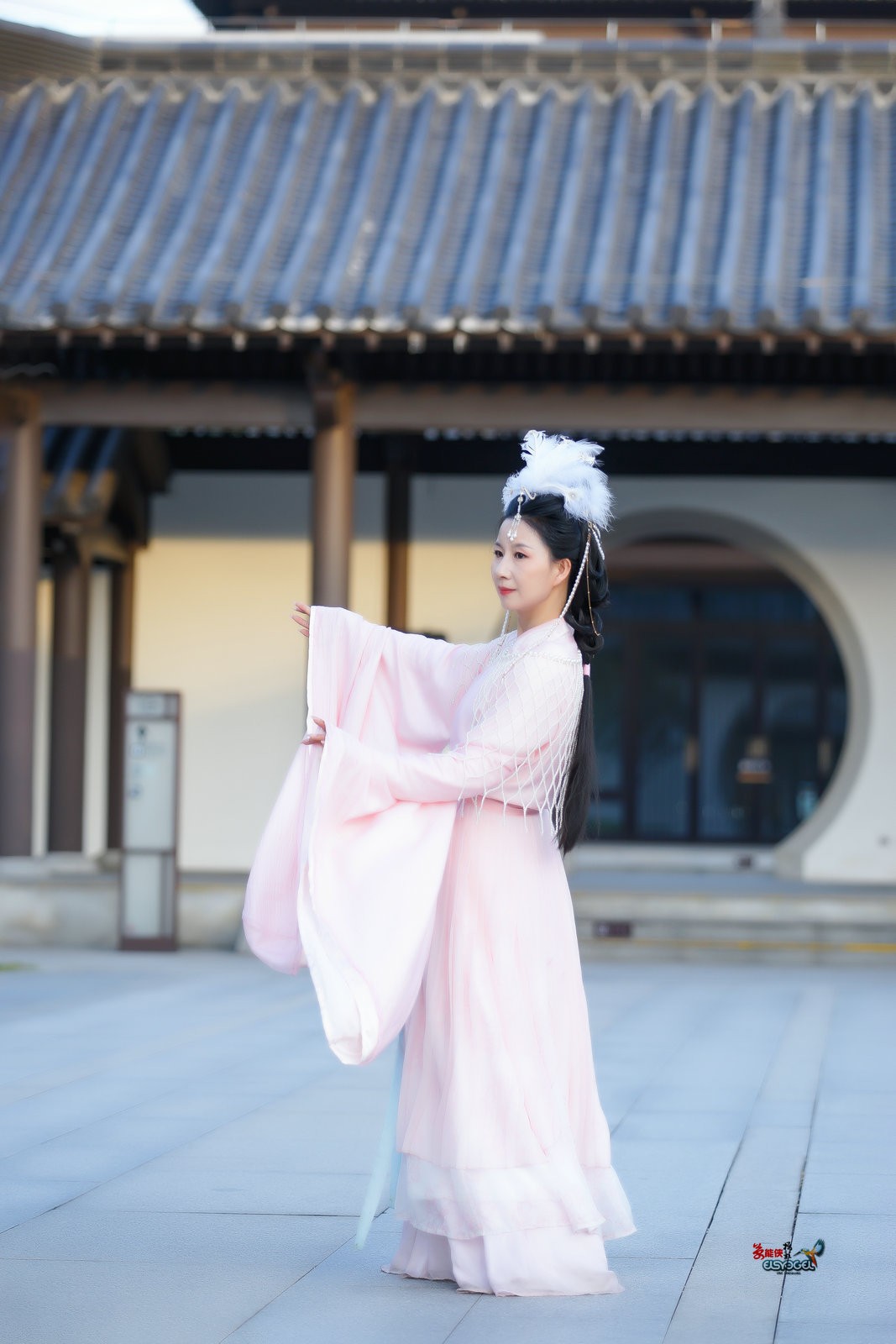 【城楼倩影】---婉灵