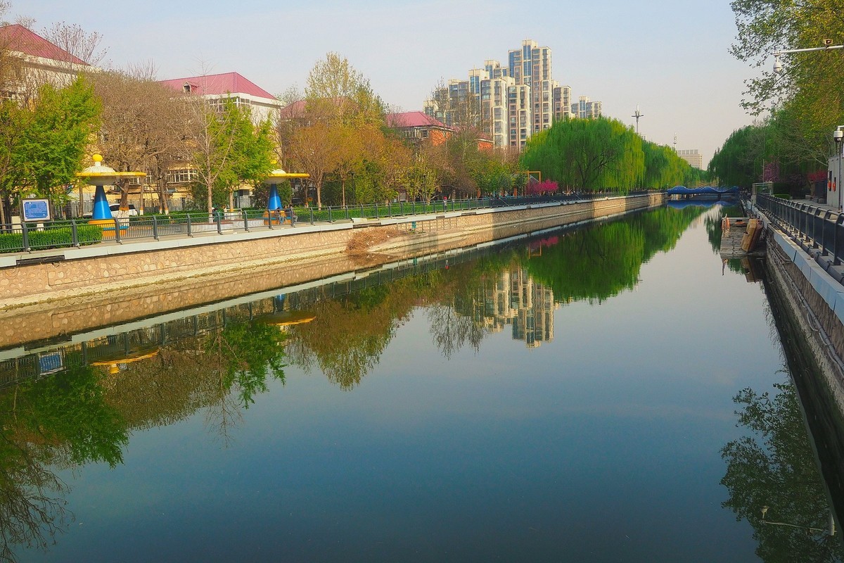 民心河畔春光美