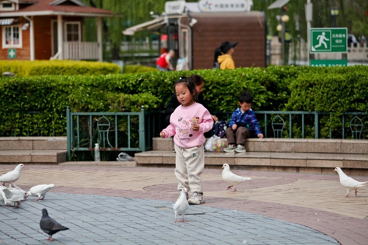 抓拍——春天里快乐的小朋友