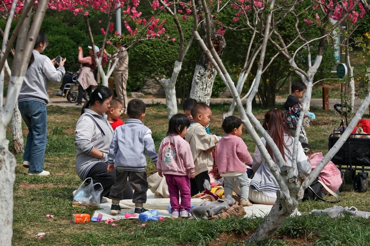 抓拍——春天里快乐的小朋友