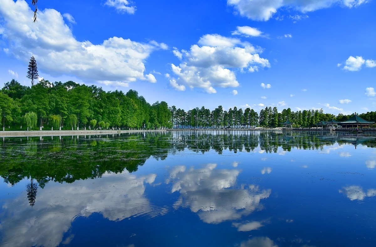 东湖风光   云卷云舒