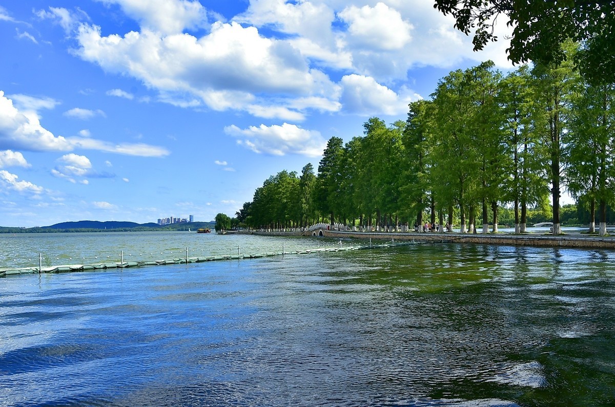 东湖风光   云卷云舒