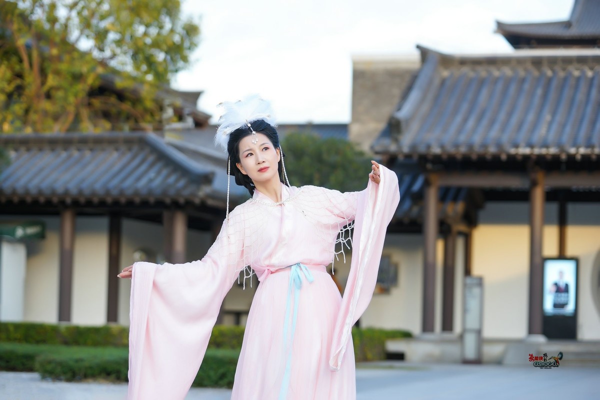 【城楼倩影】---婉灵