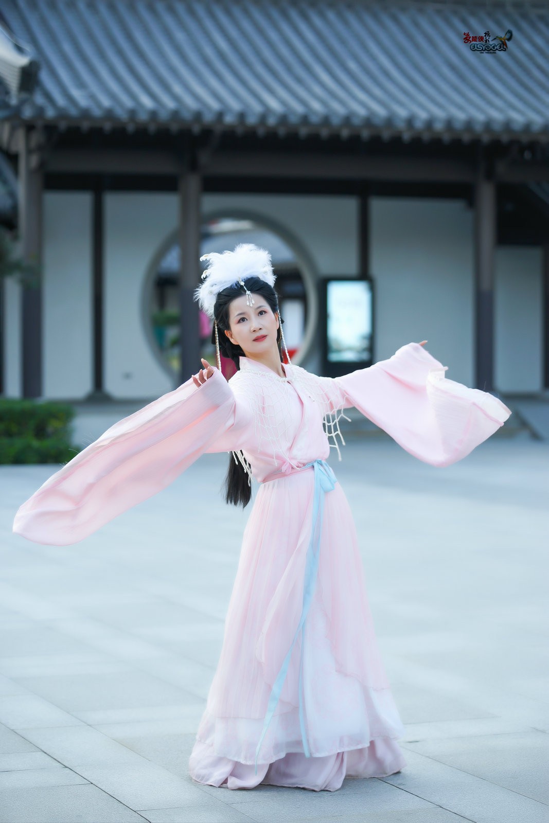 【城楼倩影】---婉灵