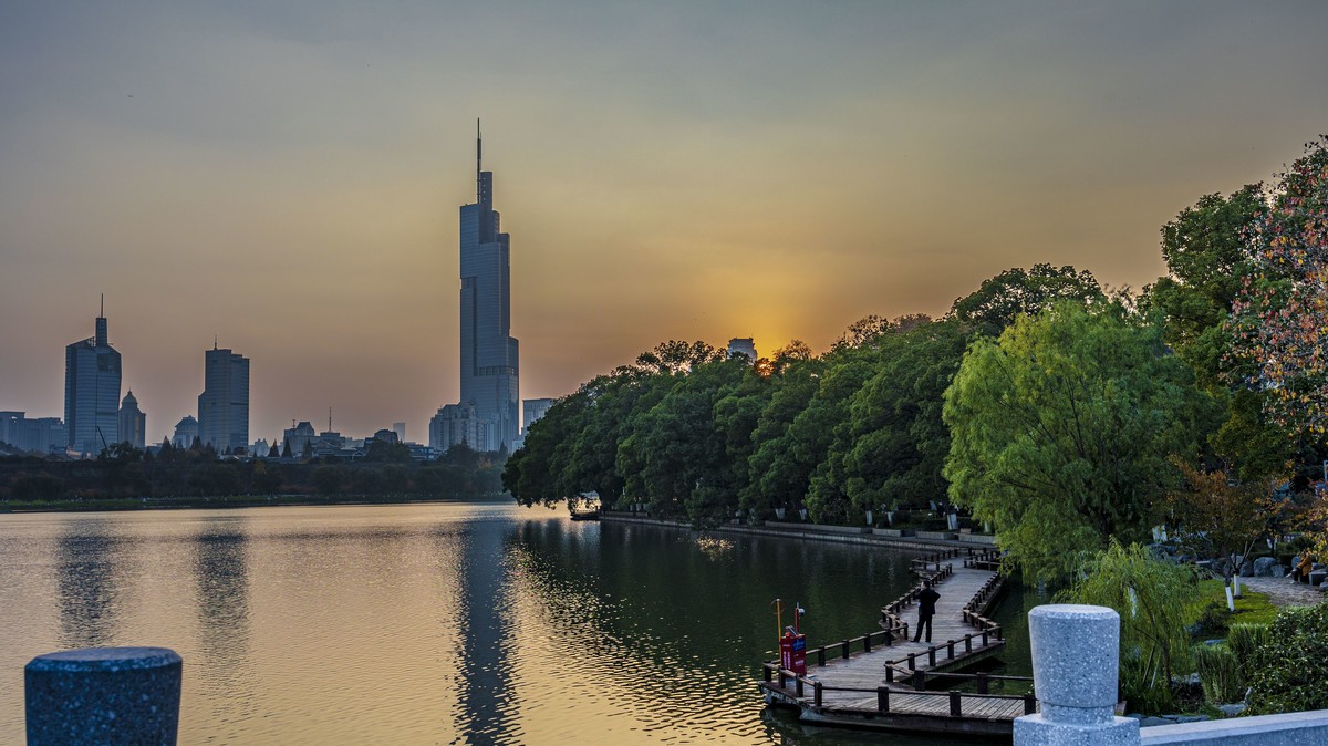 日落西山玄武湖