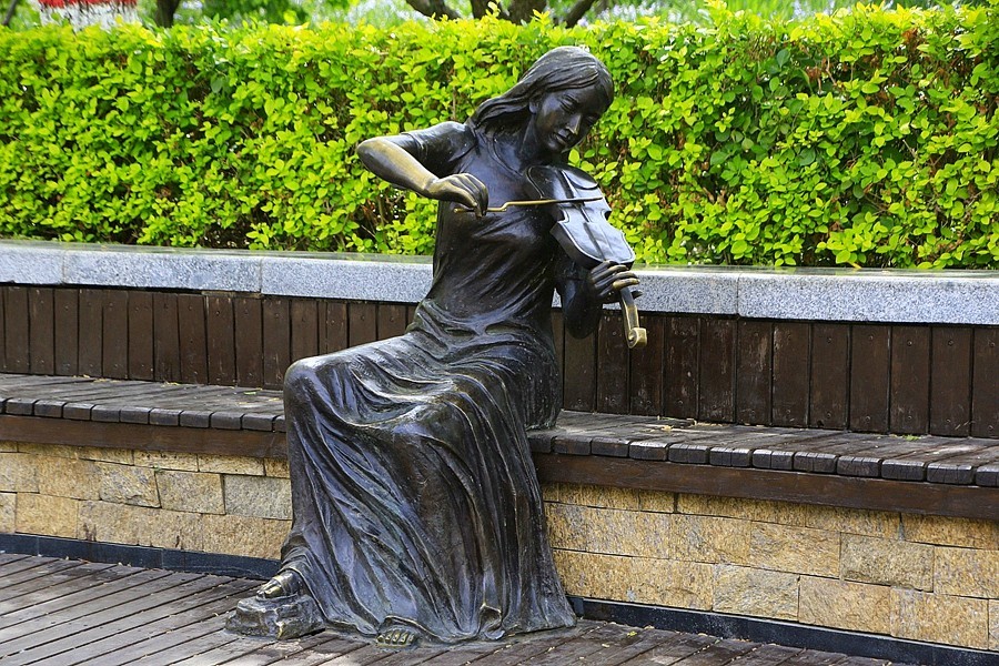 《不老松：纪实摄影》大美沧州： (7)千童公园的雕塑及游童！