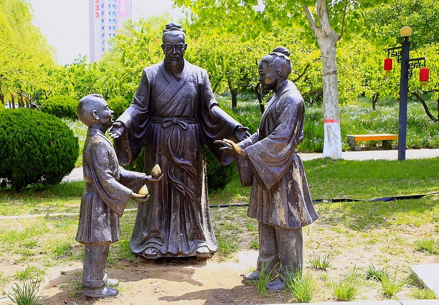 《不老松：纪实摄影》大美沧州： (7)千童公园的雕塑及游童！