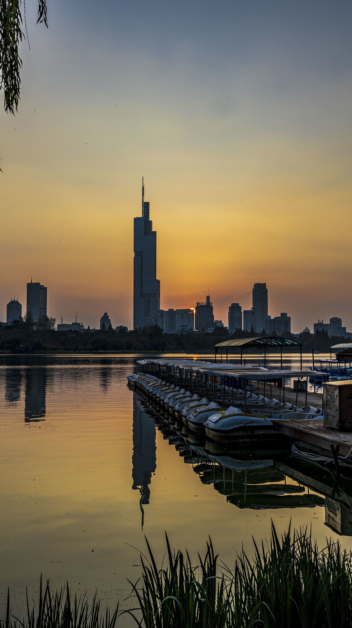日落西山玄武湖