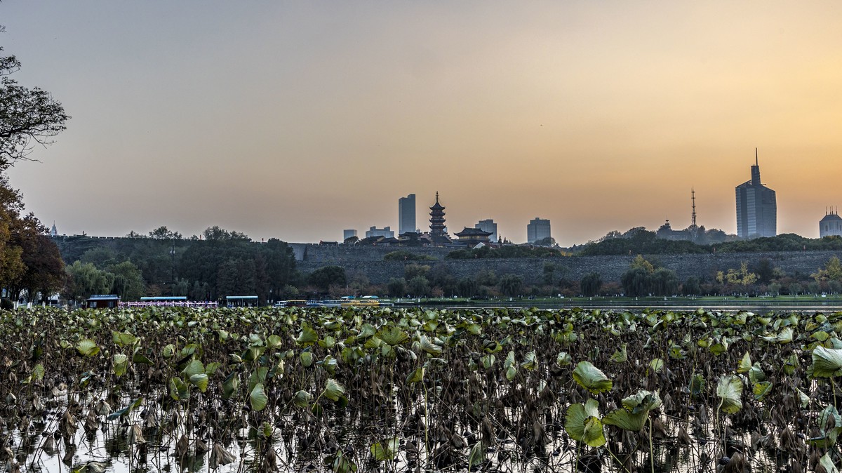 日落西山玄武湖