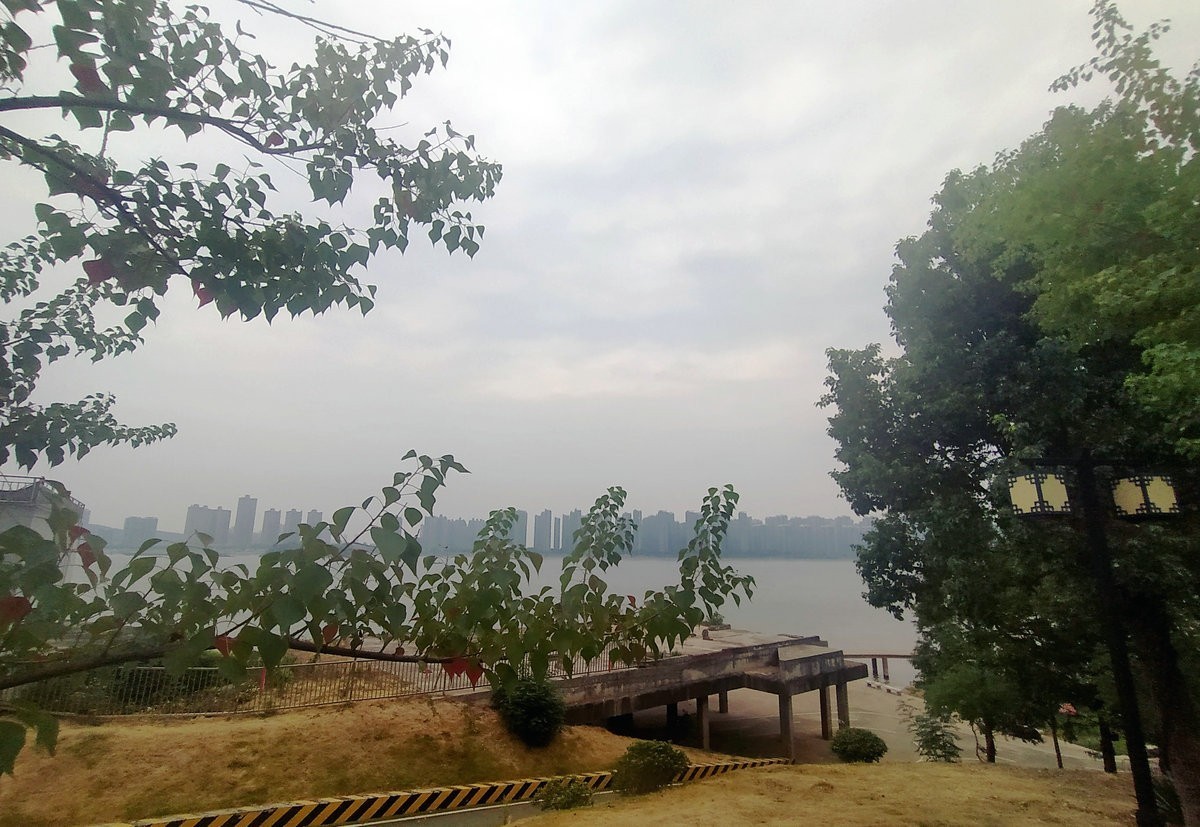 漫步星城 走街串巷（302）湘江落花茅舍晚