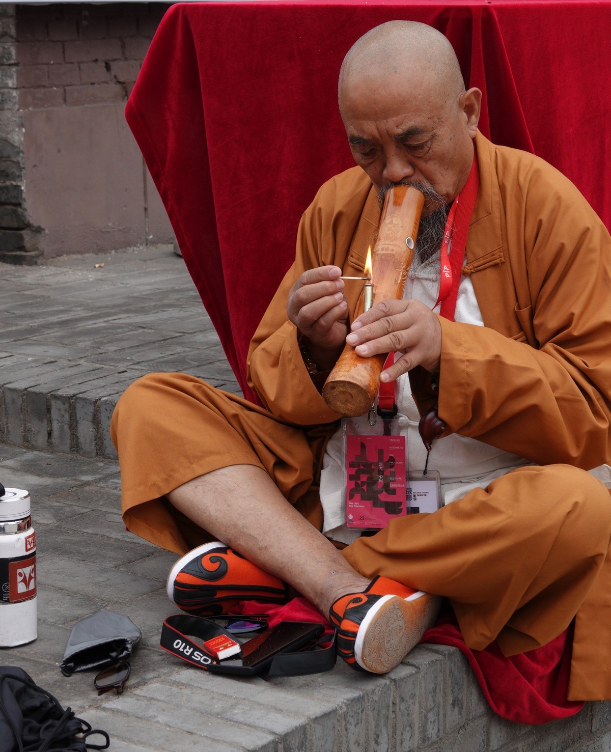 没装烟叶的烟袋锅