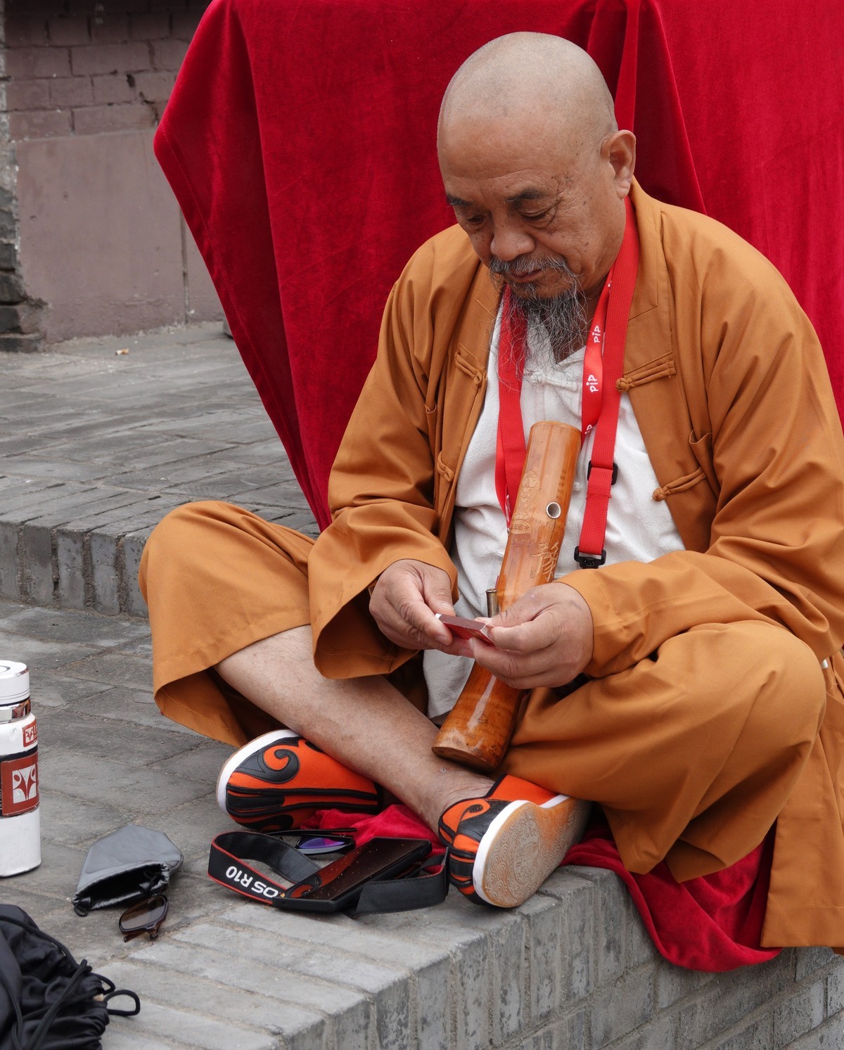 没装烟叶的烟袋锅