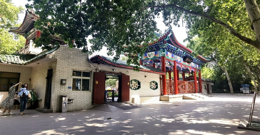 《不老松：纪实摄影》【大好河山系列报導】邯郸游摄：邯郸丛台公园大门里外！ (2)